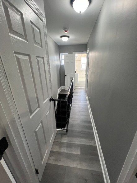 Building Photo - 510 McClellan St