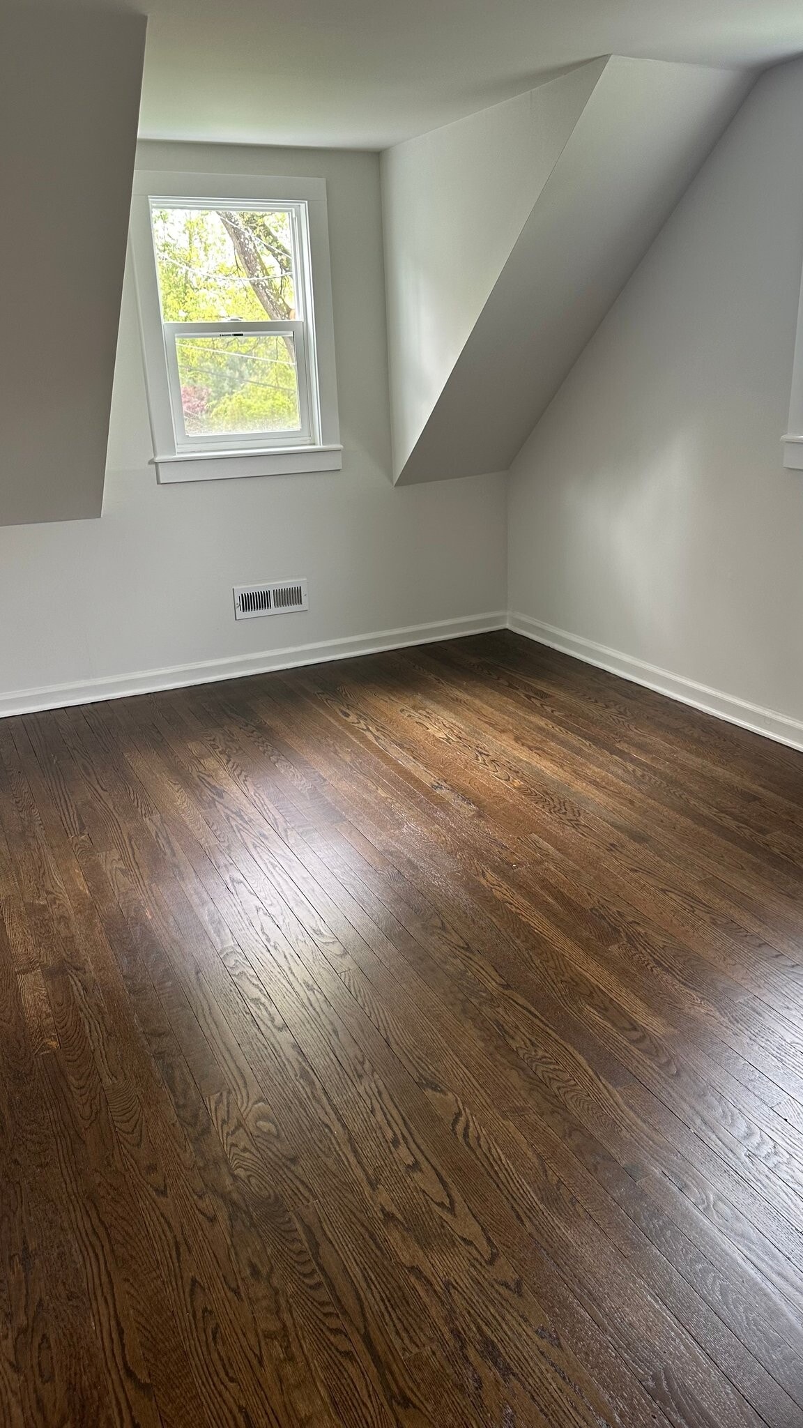 Building Photo - 10 Maple Way