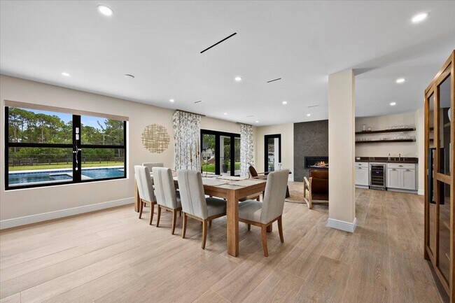 Building Photo - 13849 Deer Creek Dr