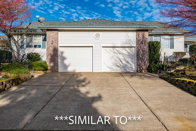 Building Photo - Two Bedroom Duplex in Great Neighborhood, Close to Schools! Pet Friendly!