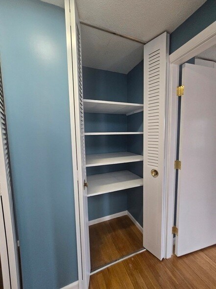 Building Photo - 180 Nesmith St