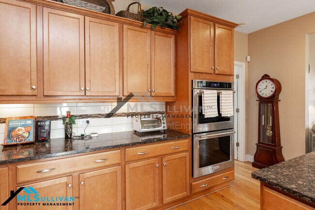 Building Photo - 913 Beech Glen Dr