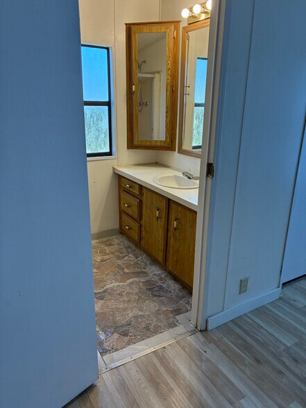 Building Photo - 445 FM 489