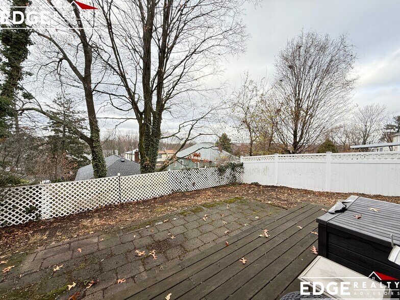 Building Photo - 110 Pine Hill Cir