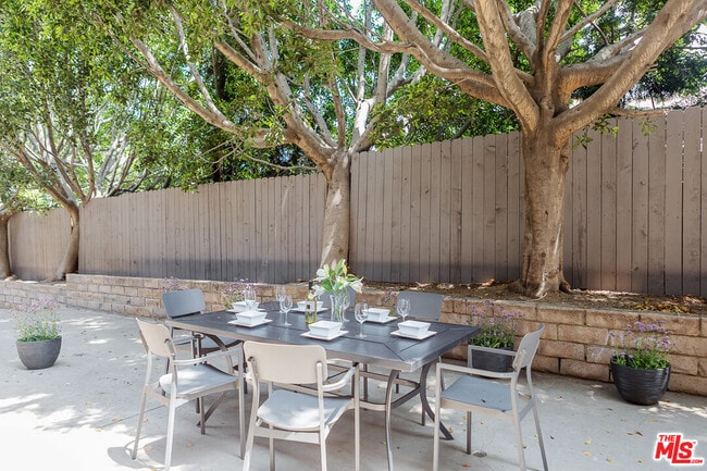 Building Photo - 110 N Barrington Ave