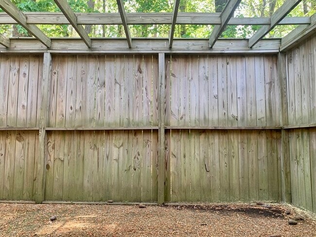 Building Photo - 3-Bedroom Townhome for Rent - Hampton, VA