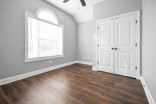 Building Photo - Pet Friendly Three Bedroom!