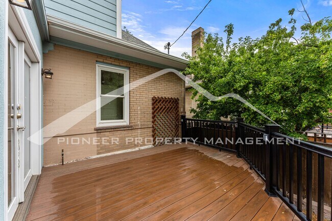 Building Photo - 3256 Meade St
