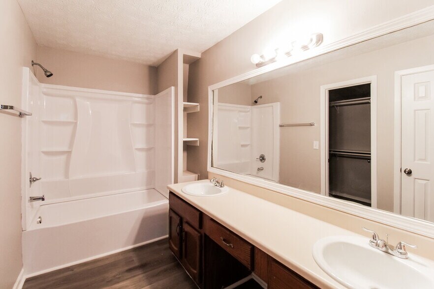 Building Photo - 7115 Chestnut Ln