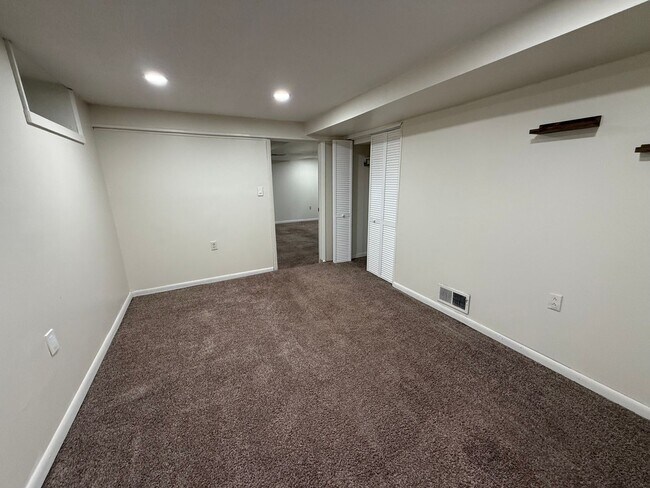 Building Photo - 145 Plymouth St