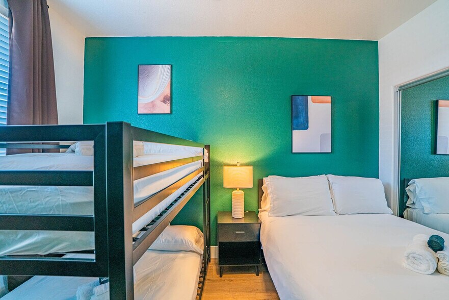 Building Photo - 6610 N 93rd Ave