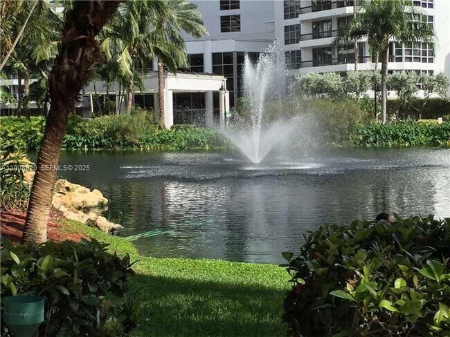 Building Photo - 19101 NE 36th Pl