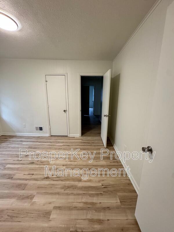 Building Photo - 3622 Vivian Ln