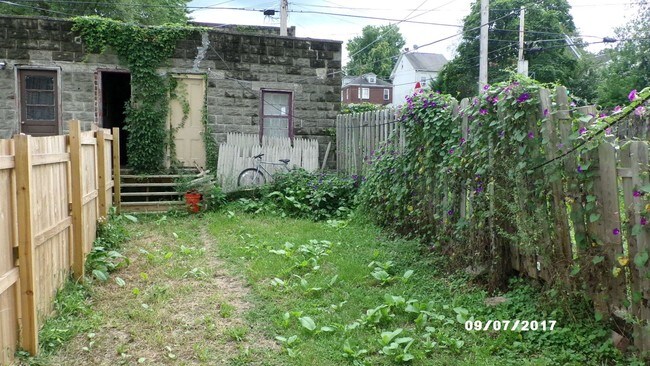 Building Photo - 3 bedroom in Easton PA 18042