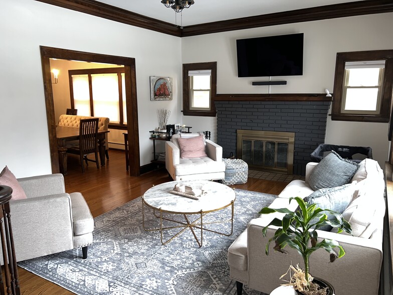 Living Room - 111 North Clara Pl