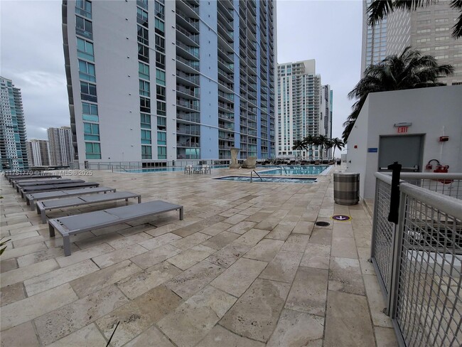 Building Photo - 325 S Biscayne Blvd