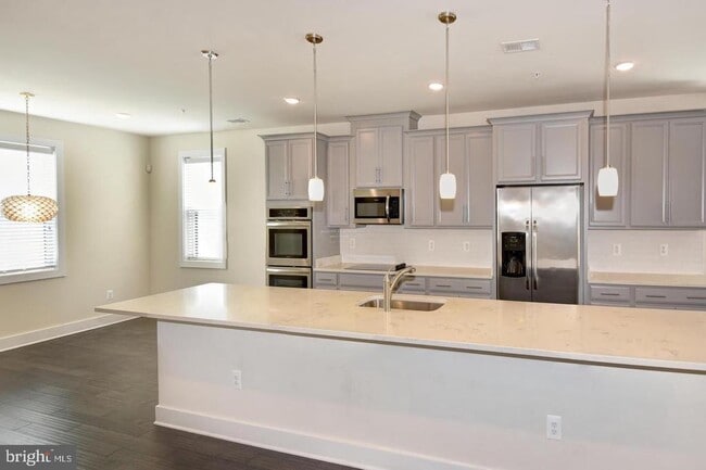 Building Photo - 44858 Tiverton Sq