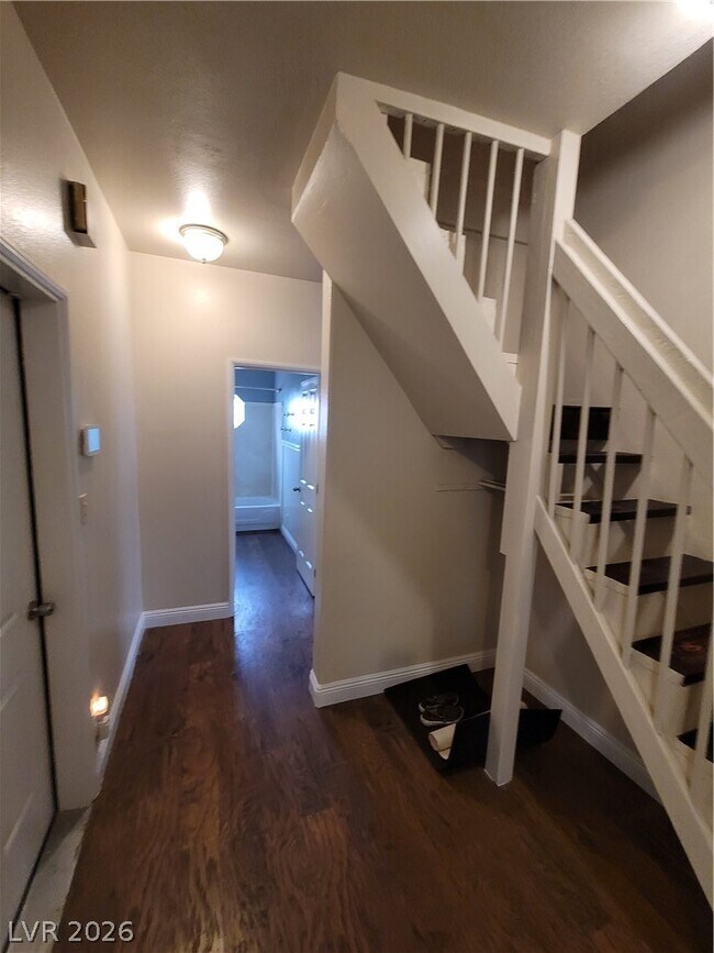 Building Photo - 1951 Jim Haworth