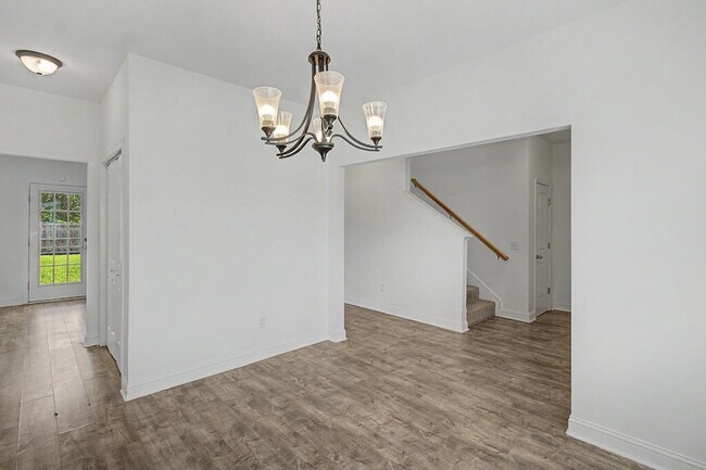Building Photo - 40 Rimes Ave SE