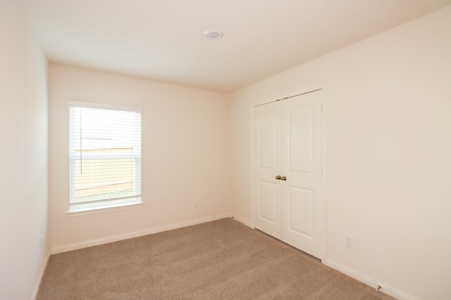 Building Photo - 26828 Steinbeck Dr