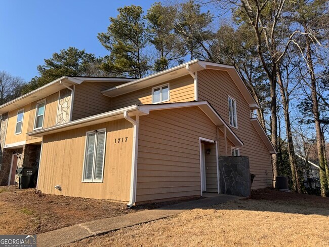 Building Photo - 1717 Wynndowne Trail