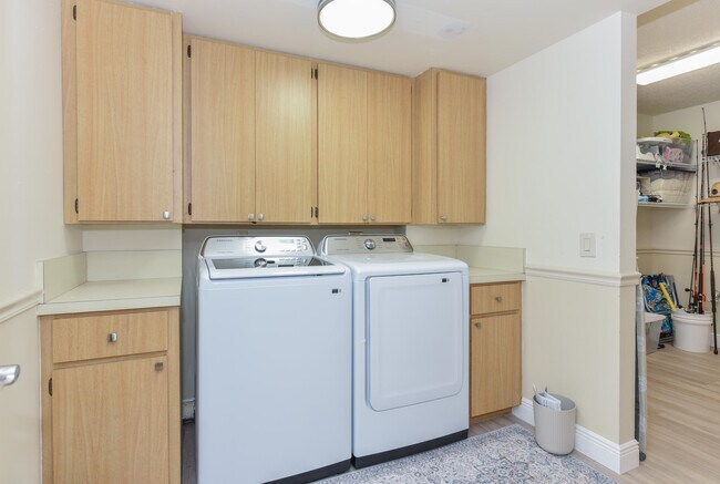 Building Photo - 901 Seafarer Cir