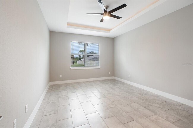 Building Photo - 1250 Papillon St