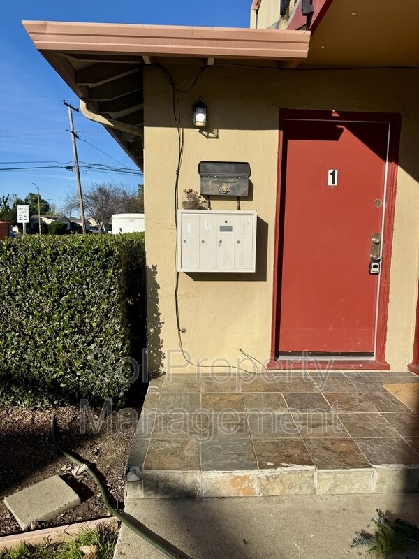 Building Photo - 1053 W Hamilton Ave