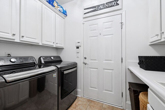 Building Photo - 239 Antebellum Ln