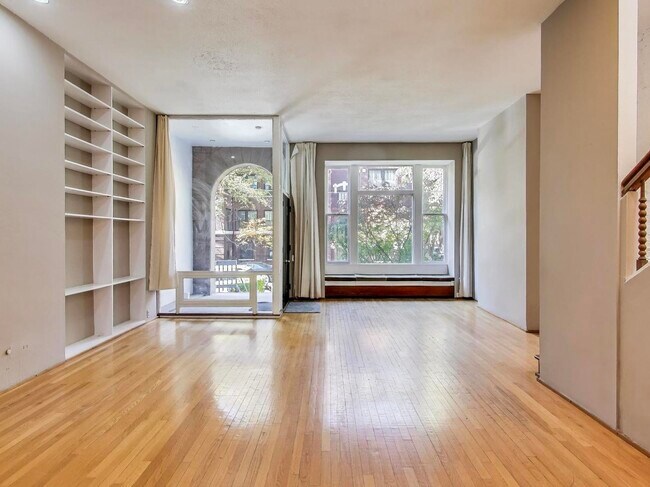 Building Photo - 5203 S Dorchester Ave