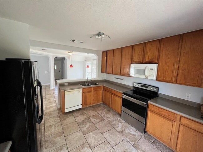 Building Photo - 1628 Anise Dr