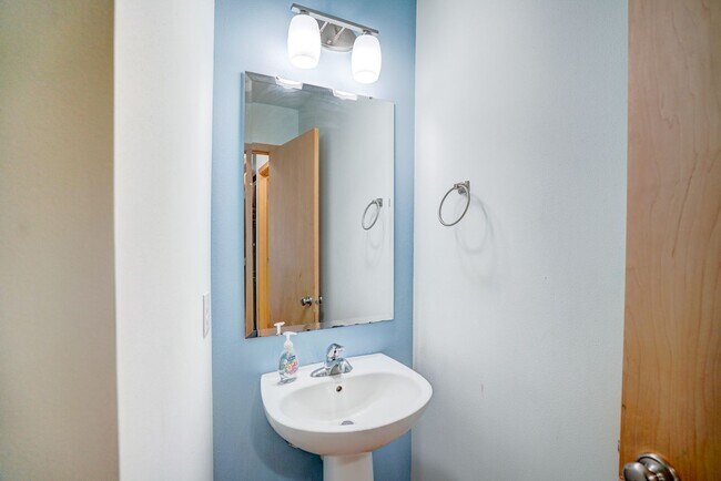 Building Photo - 818 Redan Dr