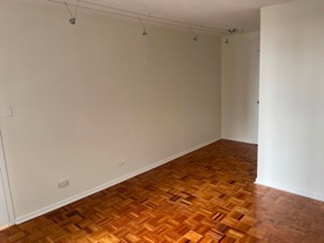 Building Photo - 801 S Plymouth Ct