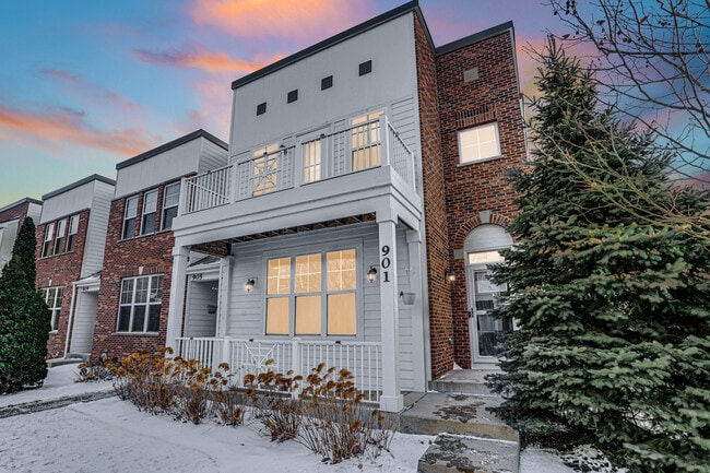 Building Photo - 901 Times Square Dr