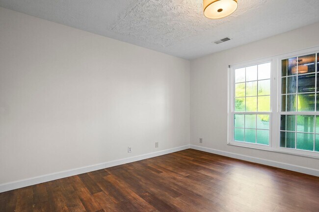 Building Photo - 114 Waters Edge Ln