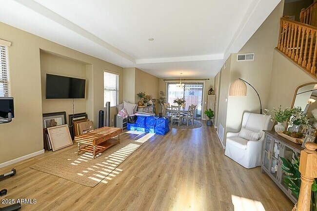 Building Photo - 13612 W Cypress St