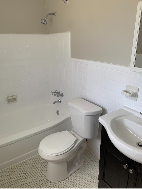 Building Photo - 6213 Nagel Ave