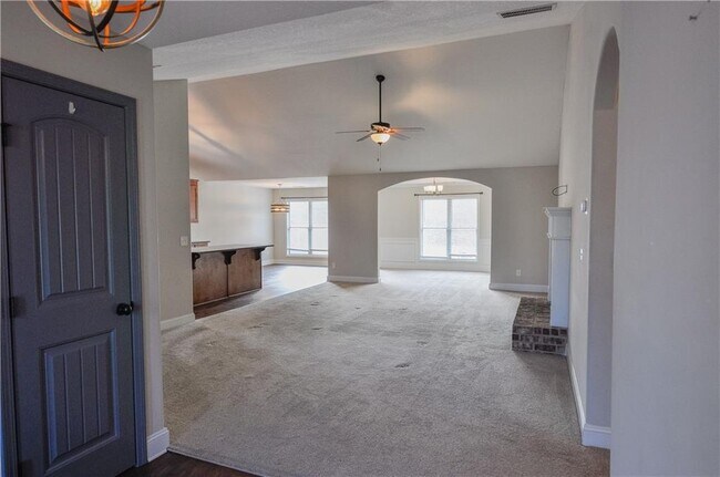 Building Photo - 691 River Mist Cir