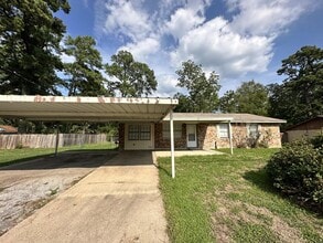 Building Photo - 112 Hemlock Rd