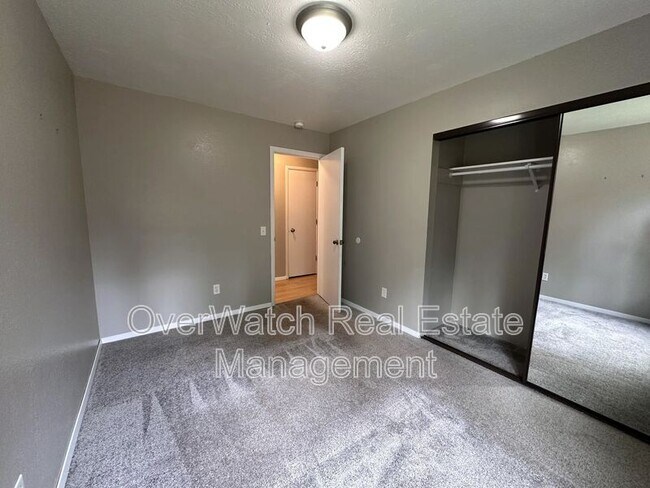 Building Photo - 6121 De Armoun Rd