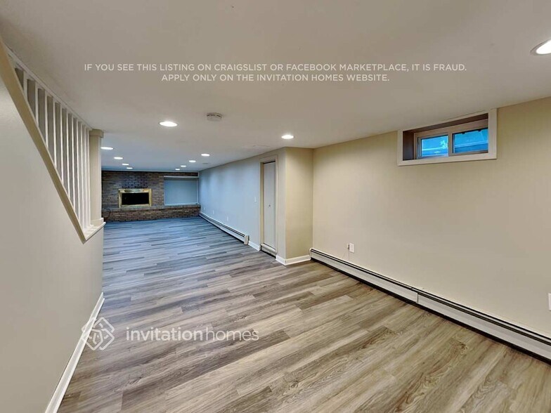 Building Photo - 302 Zinnia Ln N
