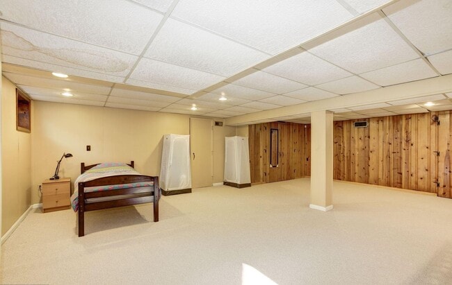 Building Photo - Absolutely Gorgeous Rambler in Great Location!