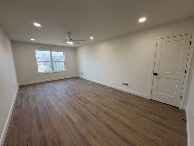 Building Photo - For Rent