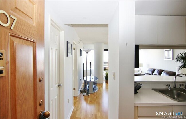 Building Photo - 127 Greyrock Pl