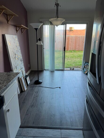 Building Photo - 6113 Francine Dr