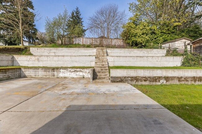 Building Photo - 10827 10th Ave SW