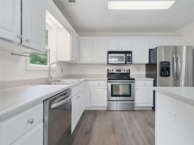 Building Photo - 166 Cove Hill