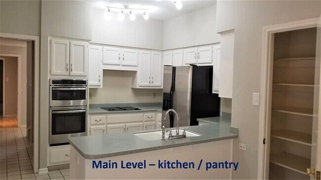 Building Photo - 6702 Ohenry Cove