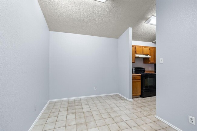 Building Photo - 6002 Parkwood Dr