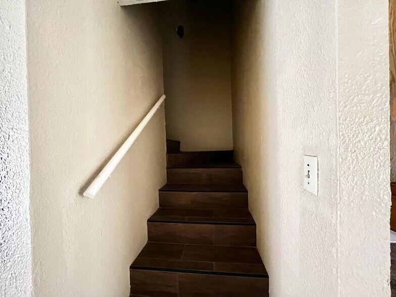 Building Photo - 712 E Sugarcane Dr